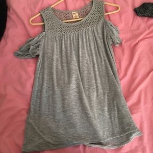 Cold shoulder flowy tank top